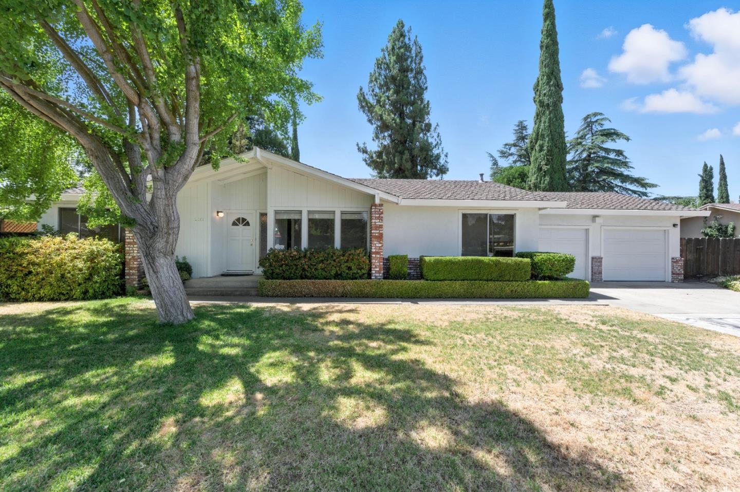 2201 Carleton Drive
