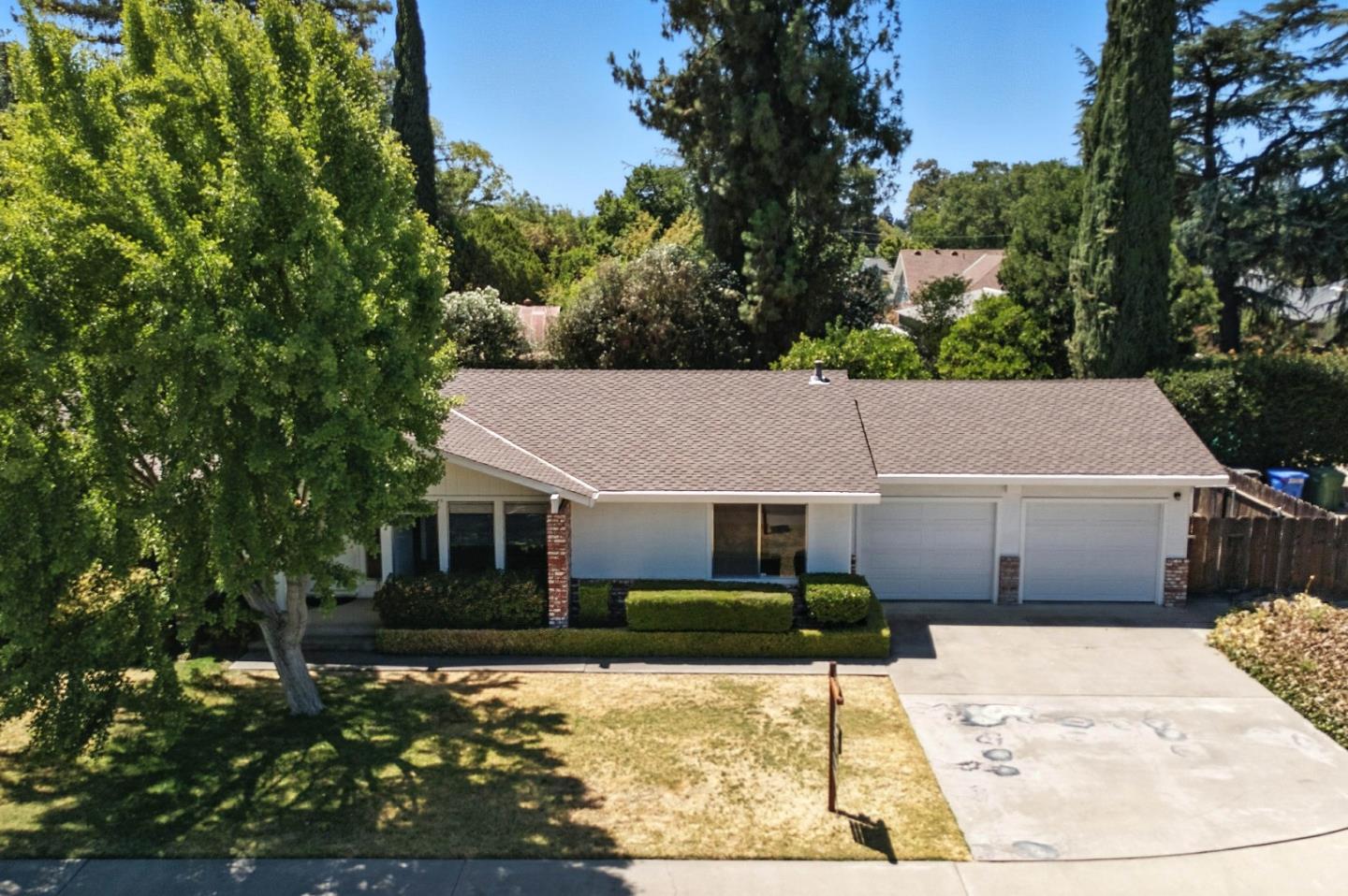 2201 Carleton Drive