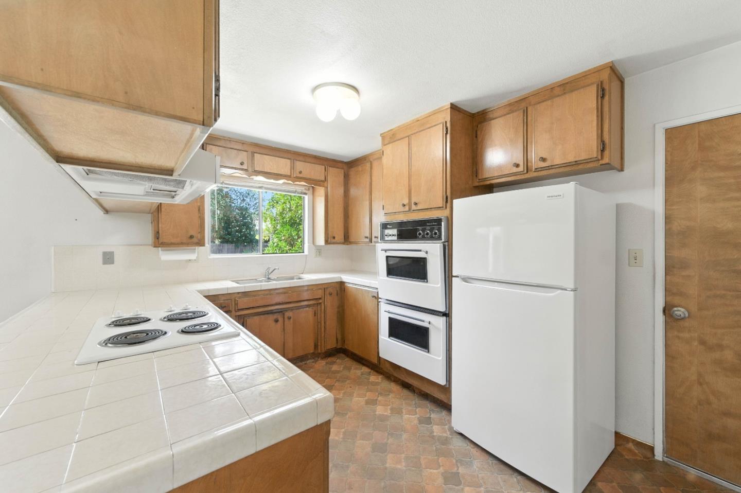 2201 Carleton Drive