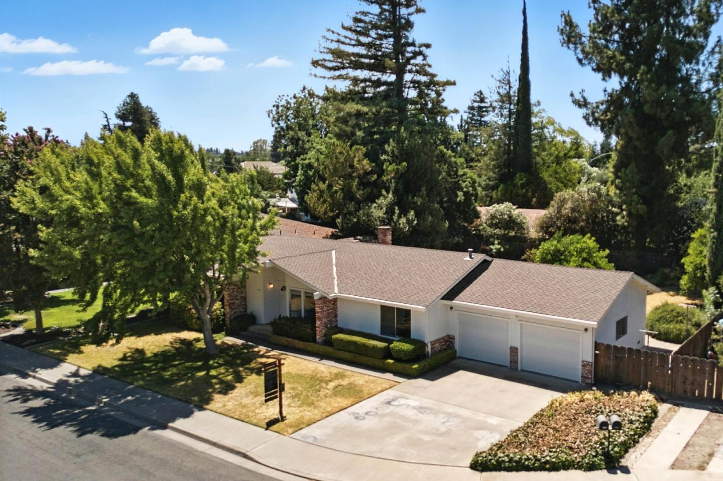 2201 Carleton Drive