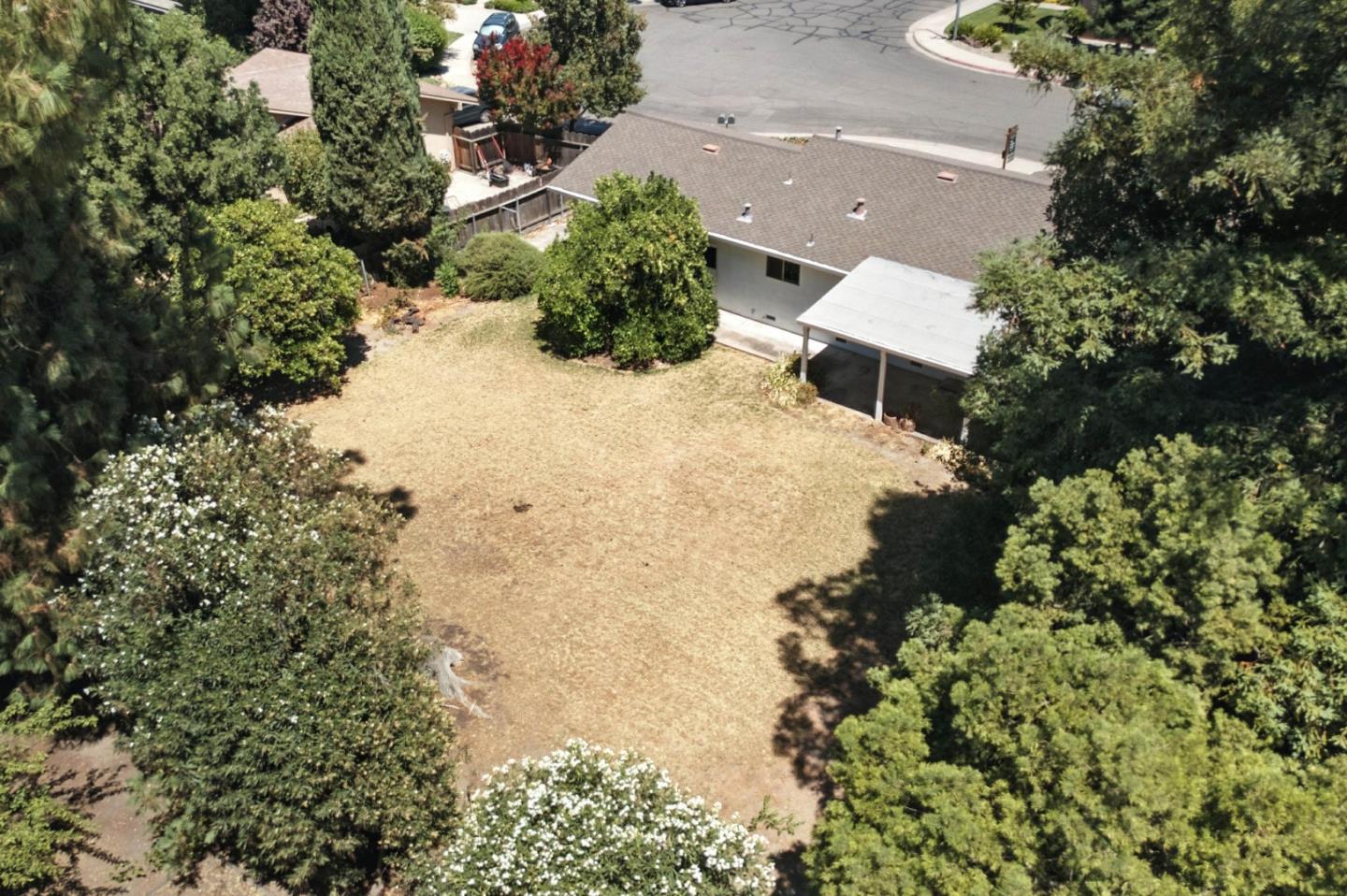 2201 Carleton Drive