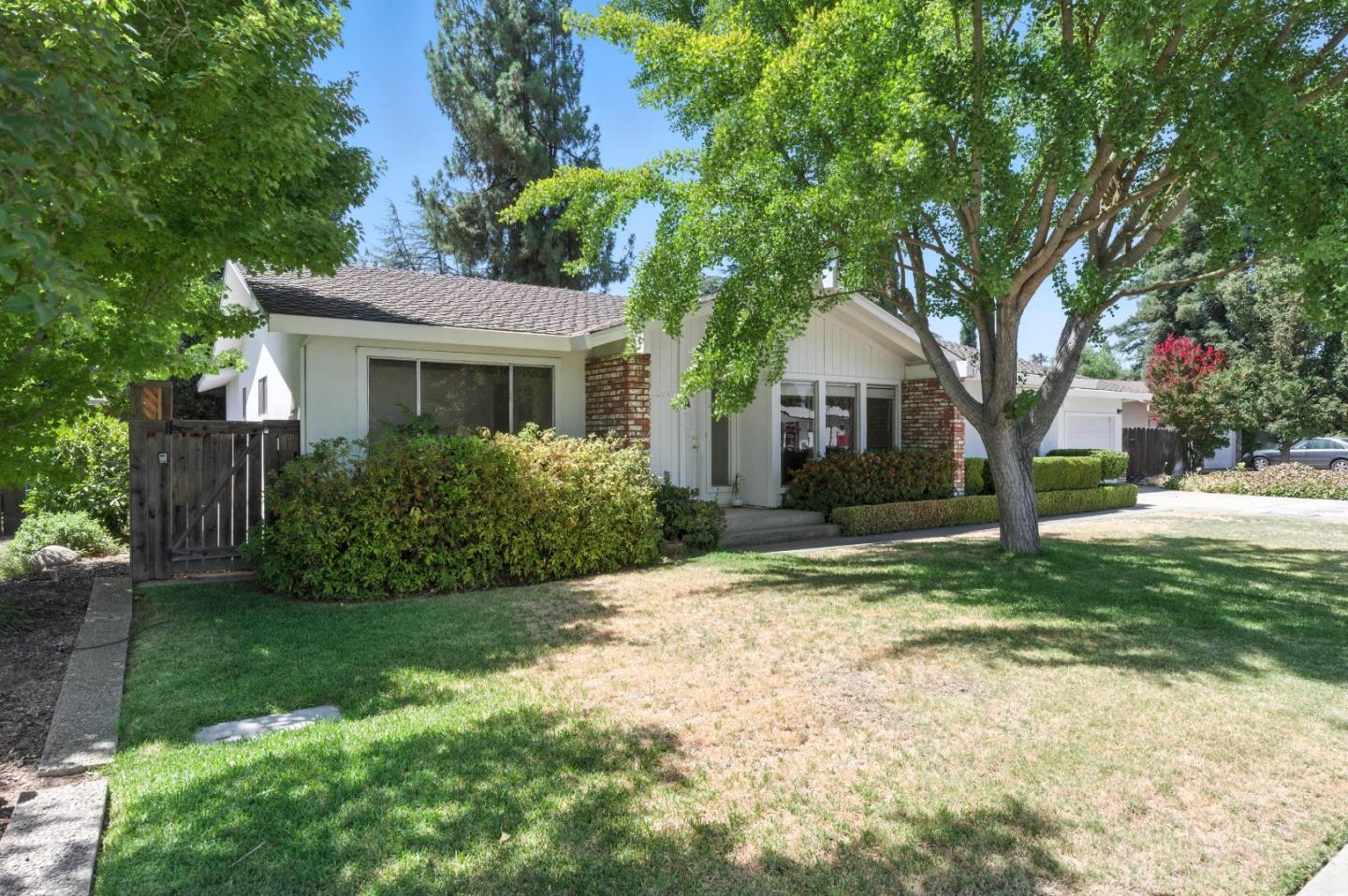 2201 Carleton Drive