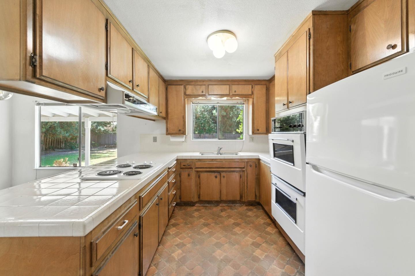 2201 Carleton Drive