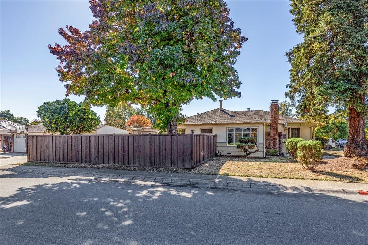 502 MacArthur Avenue