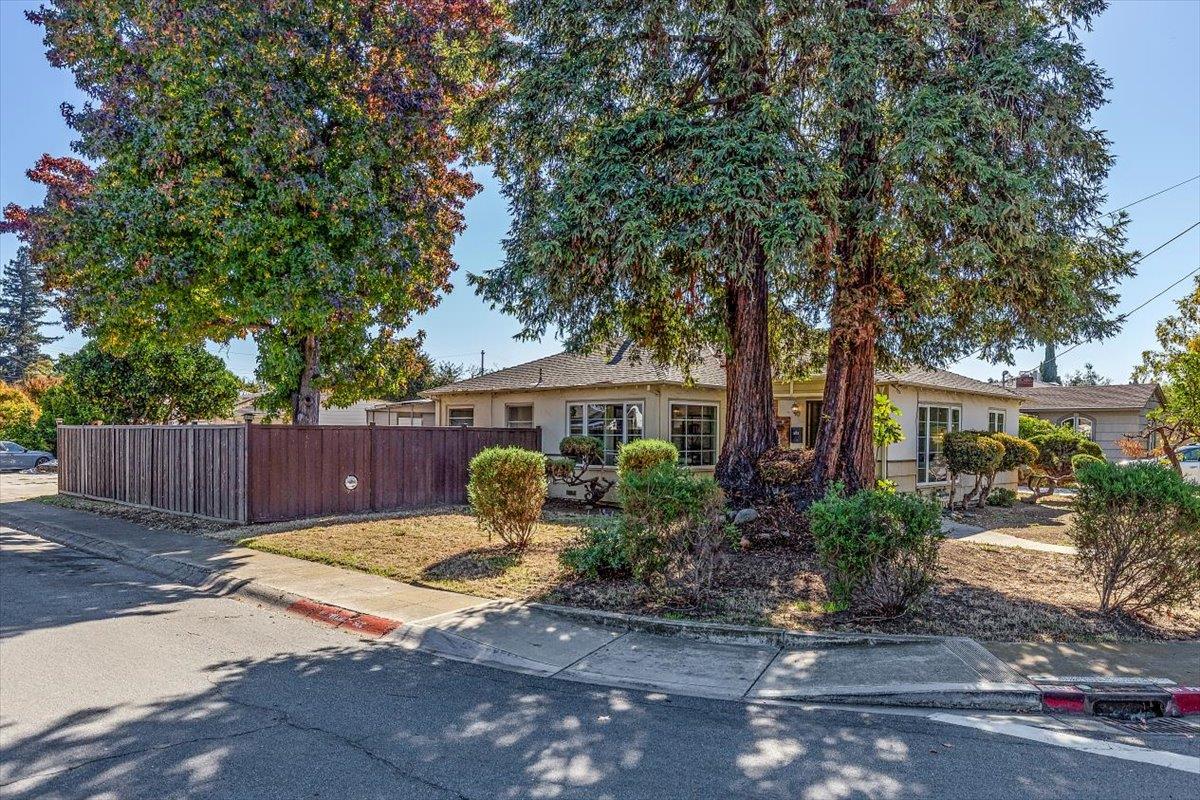 502 MacArthur Avenue