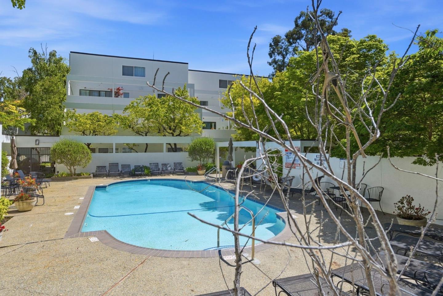 1919 Alameda De Las Pulgas 75