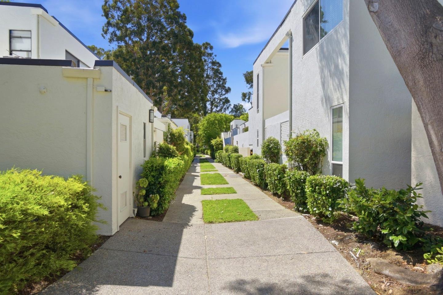 1919 Alameda De Las Pulgas 75