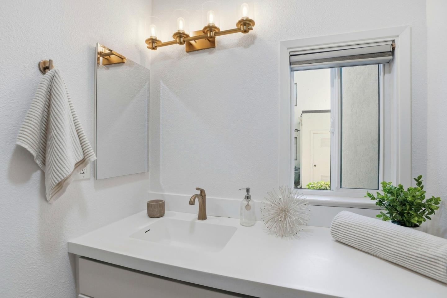 1919 Alameda De Las Pulgas 75