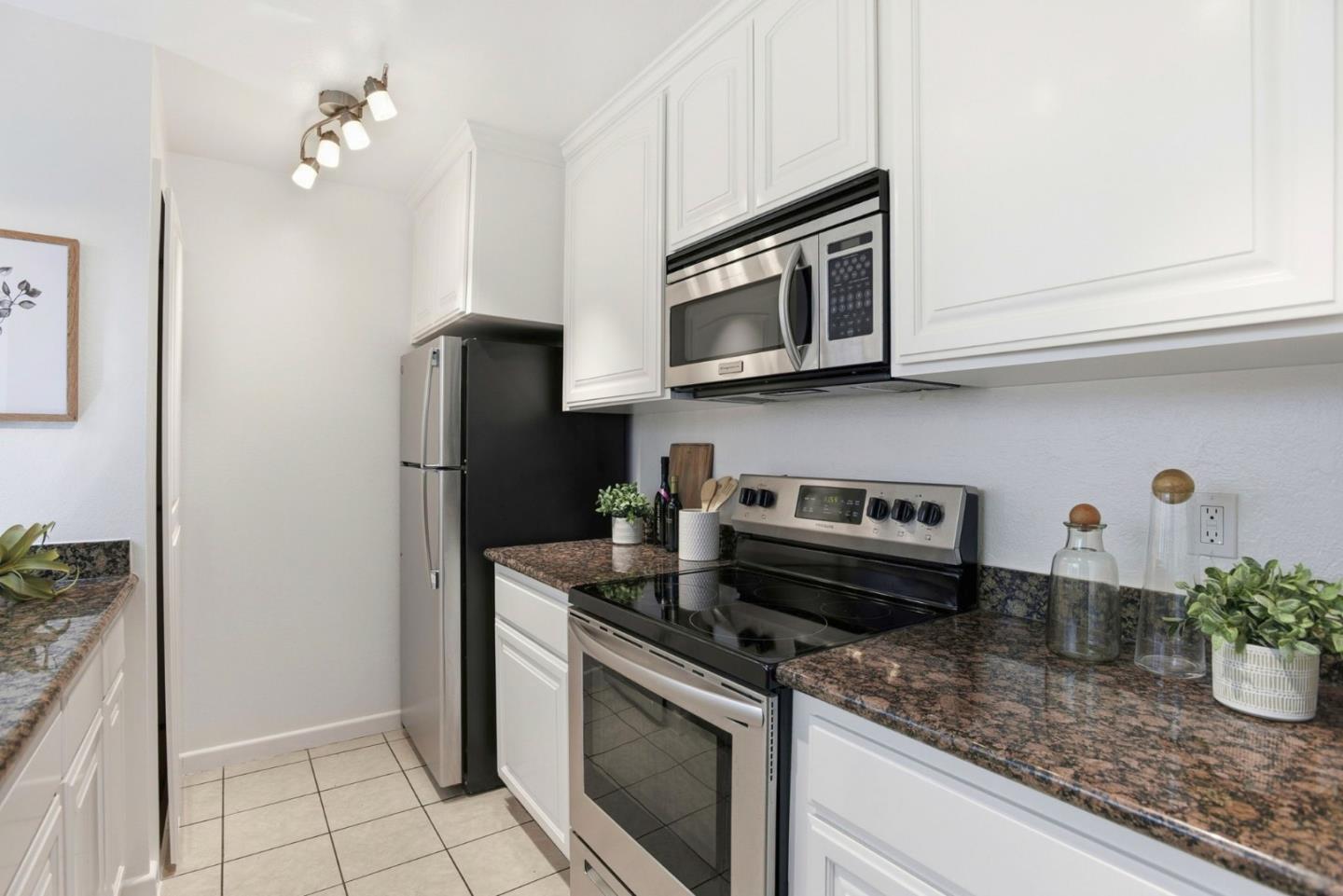 1919 Alameda De Las Pulgas 75