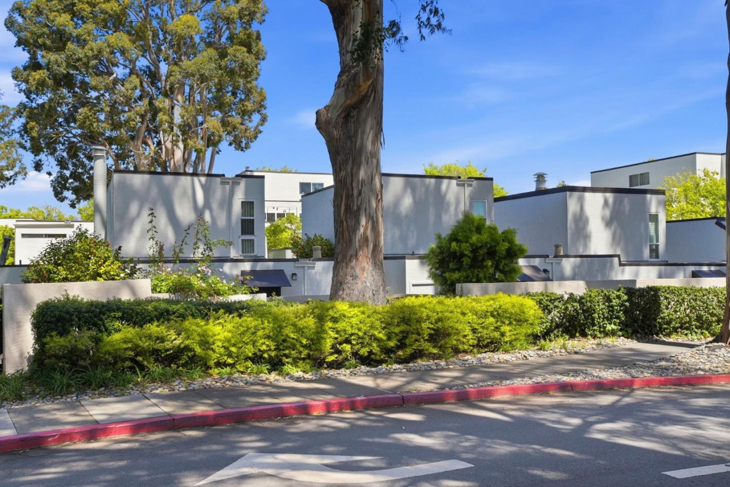 1919 Alameda De Las Pulgas 75