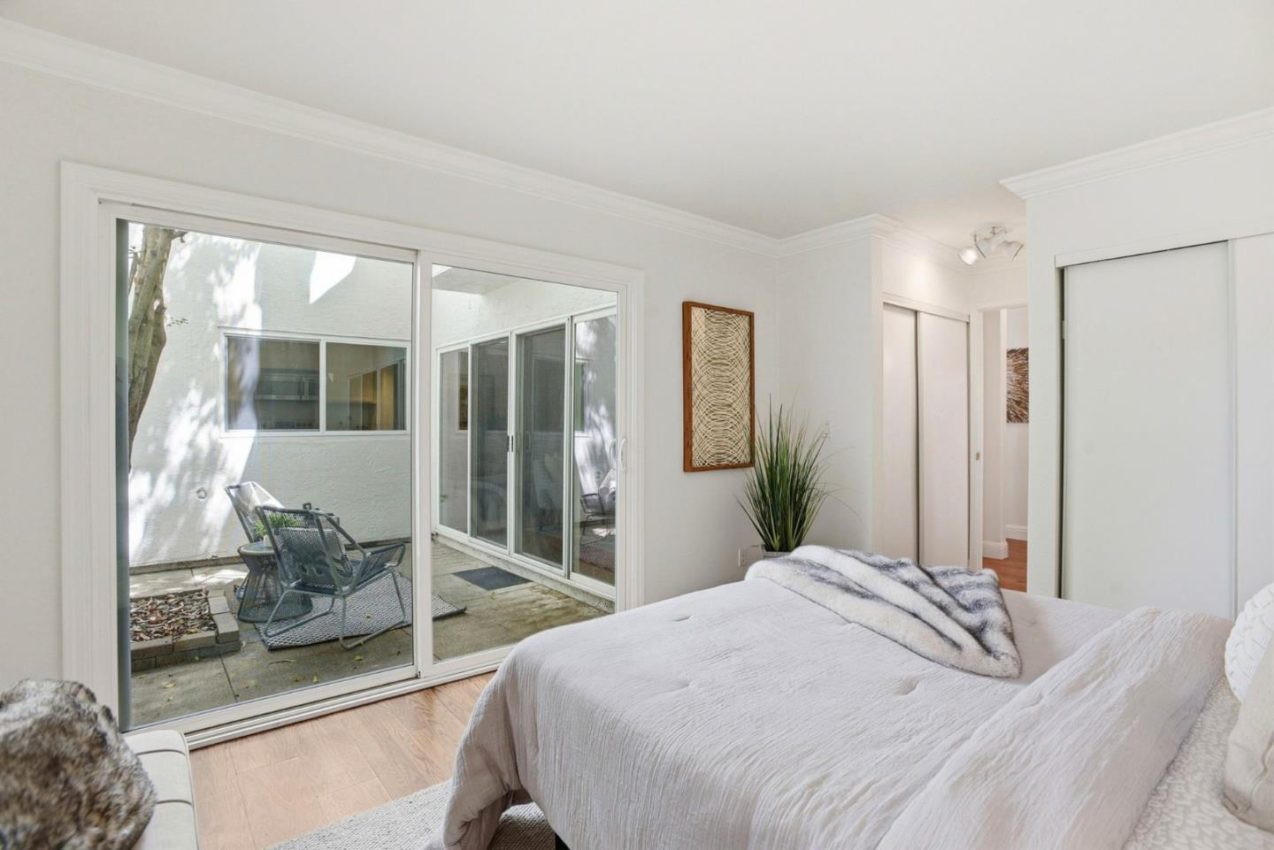 1919 Alameda De Las Pulgas 75