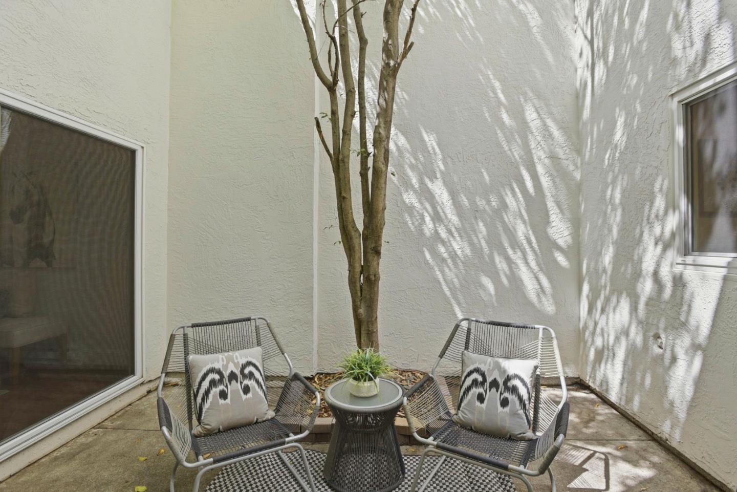 1919 Alameda De Las Pulgas 75