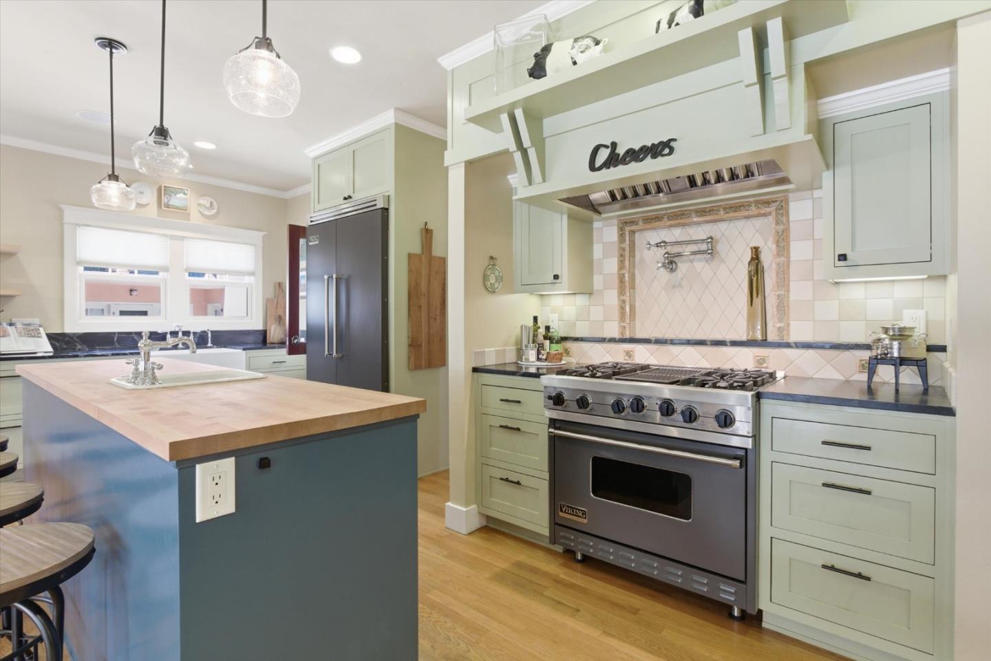 656 Palm Haven Avenue