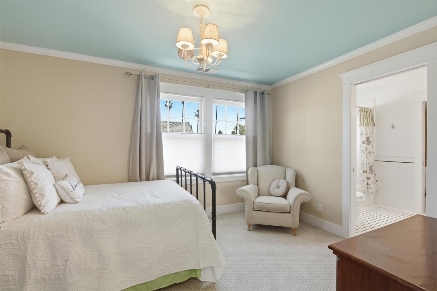 656 Palm Haven Avenue