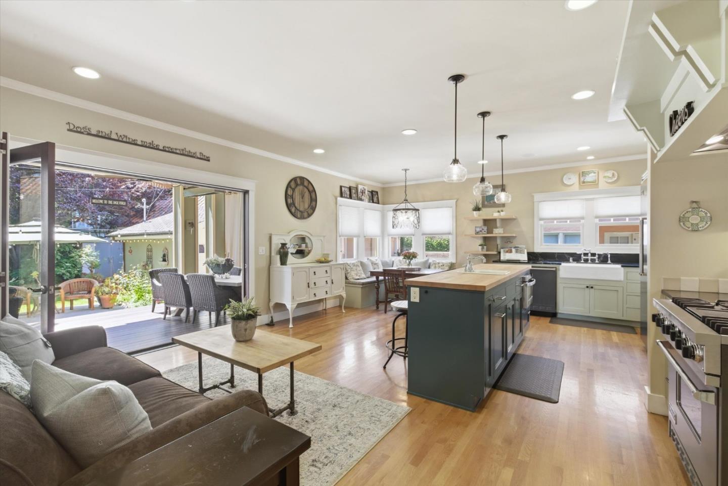 656 Palm Haven Avenue