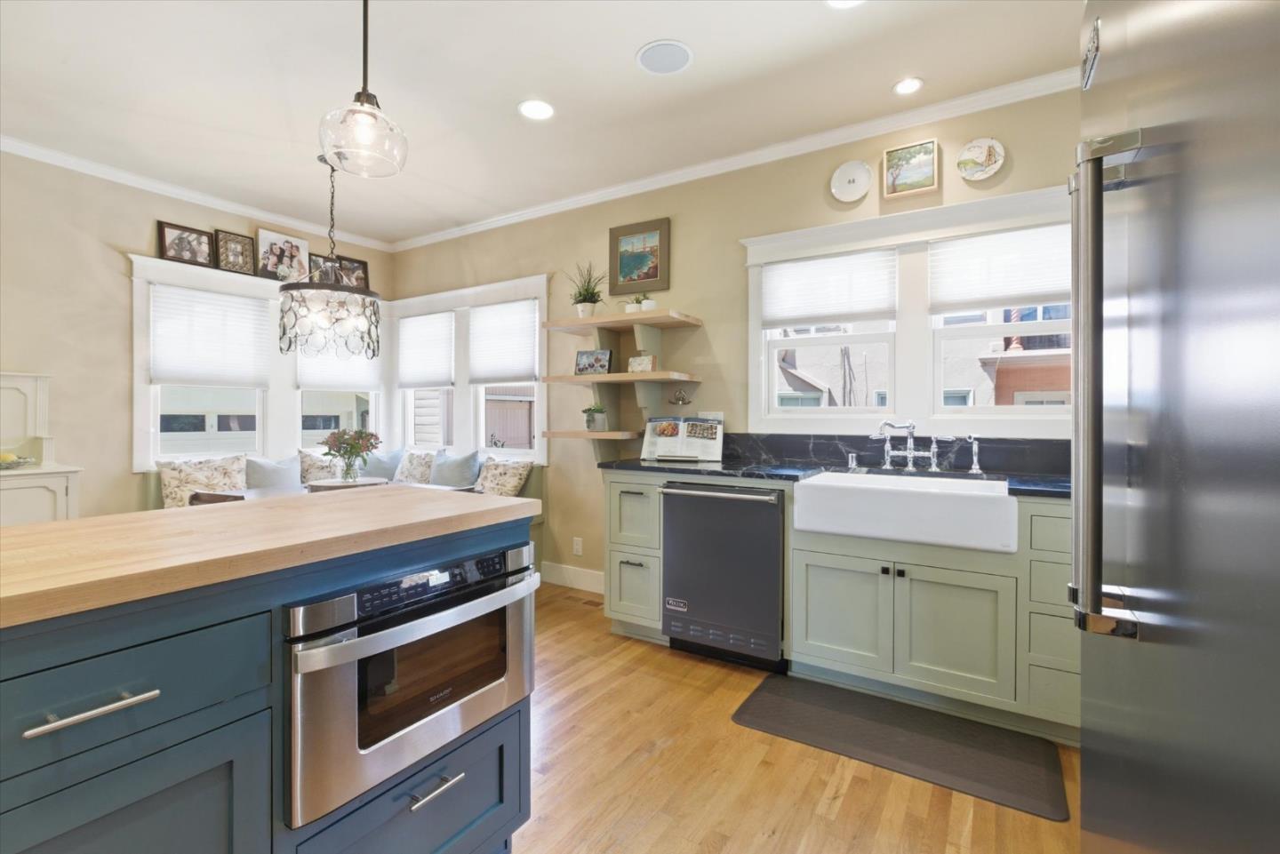 656 Palm Haven Avenue