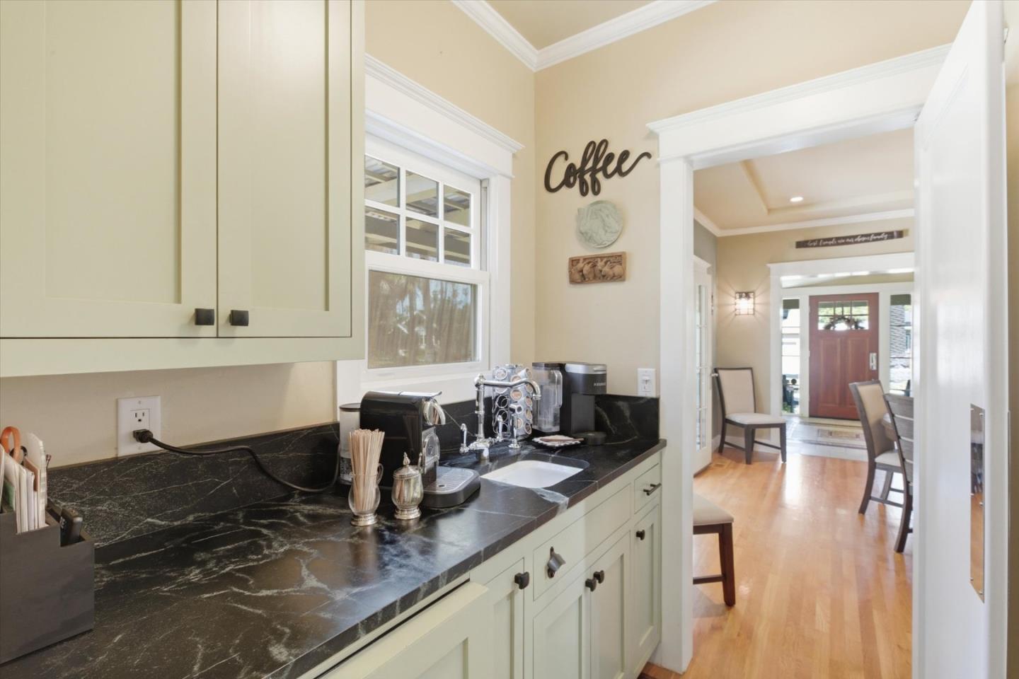 656 Palm Haven Avenue