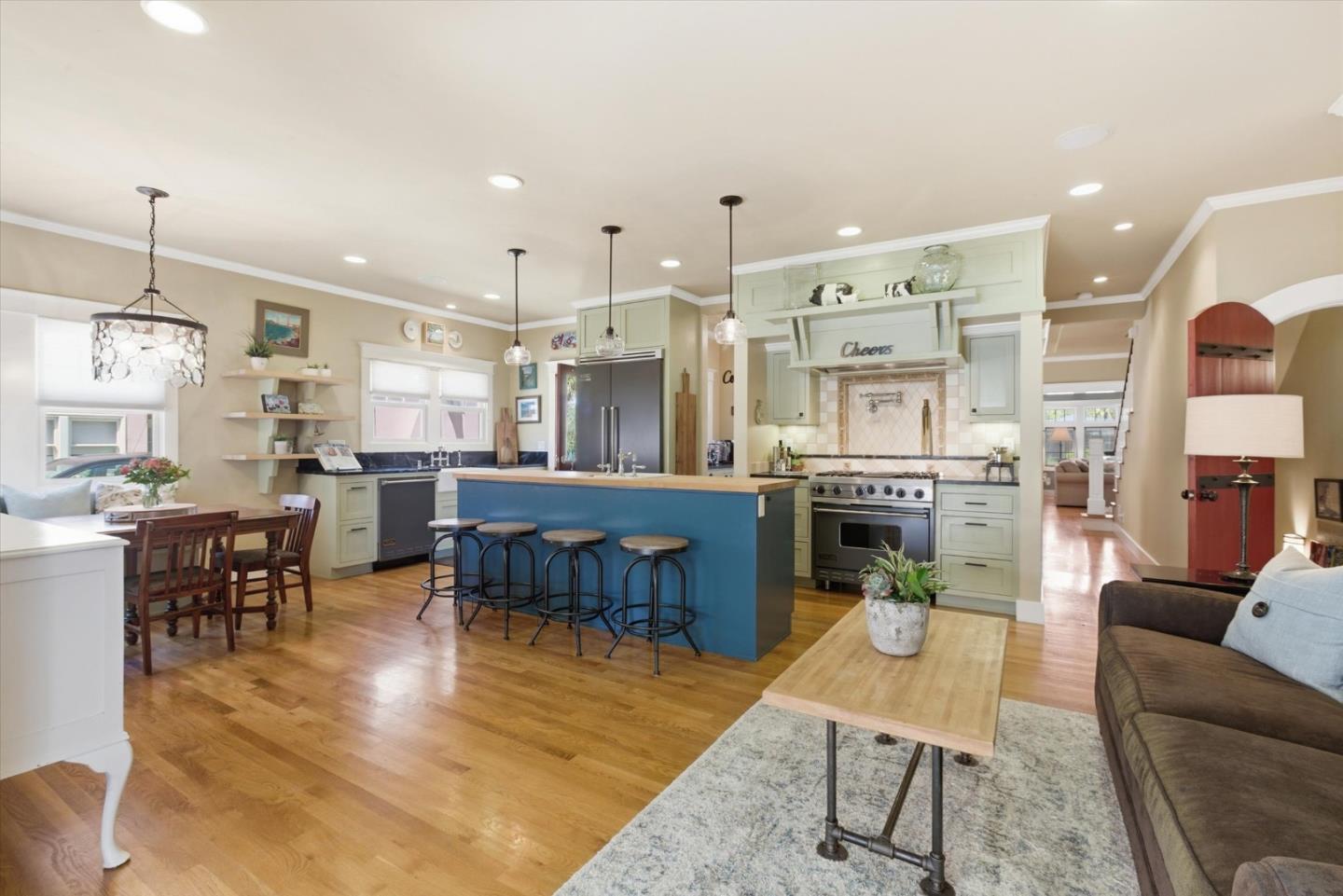 656 Palm Haven Avenue