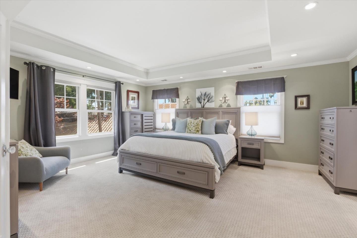 656 Palm Haven Avenue