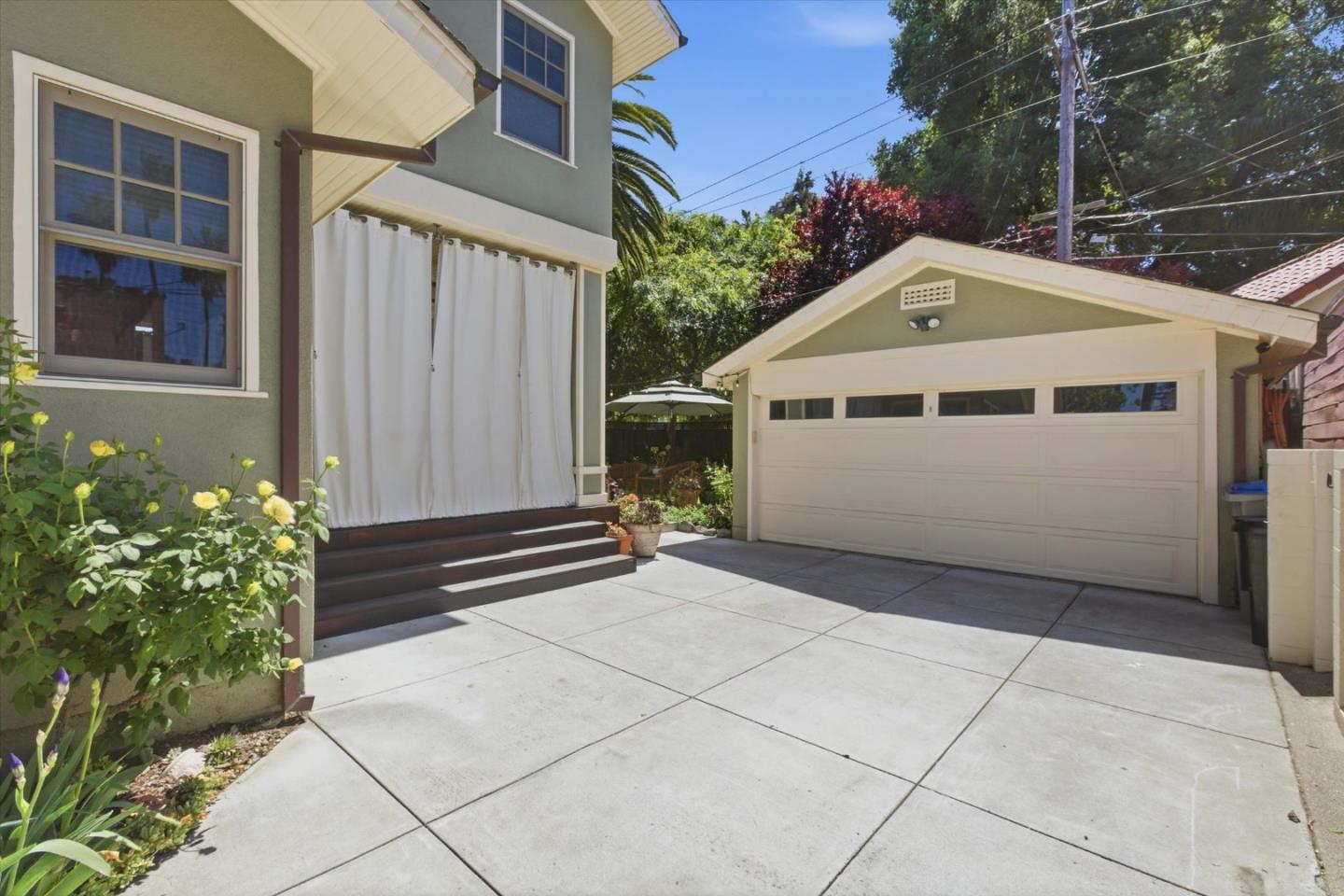 656 Palm Haven Avenue