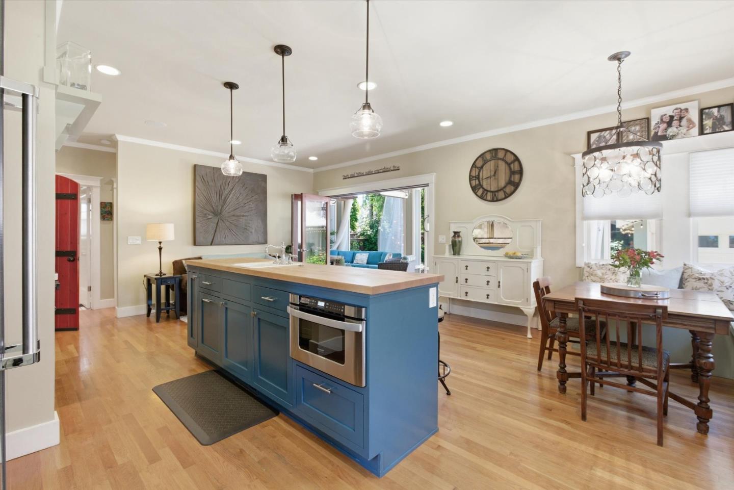 656 Palm Haven Avenue