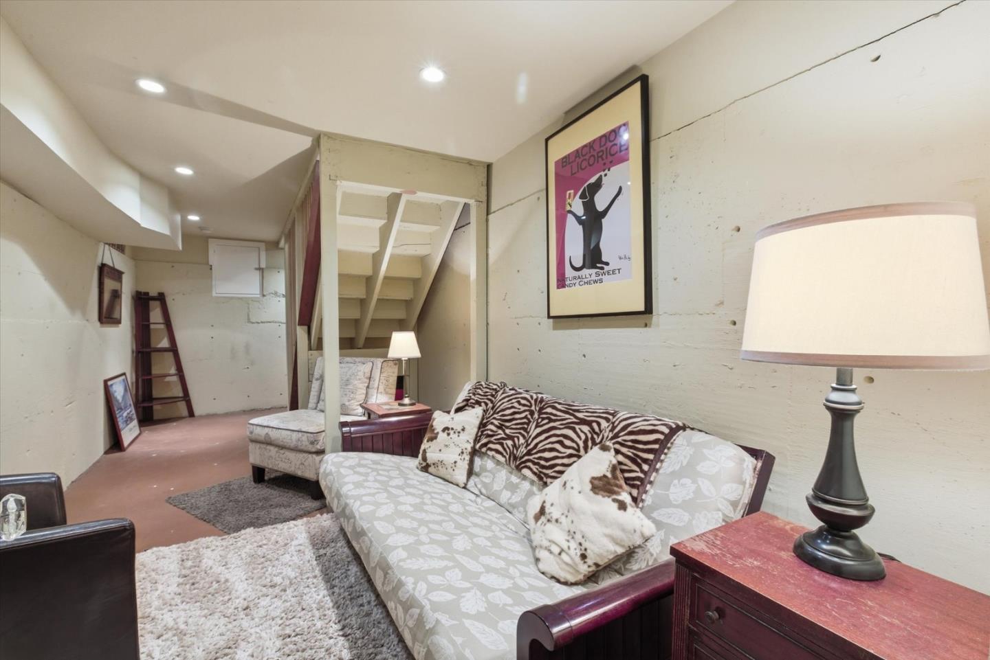 656 Palm Haven Avenue