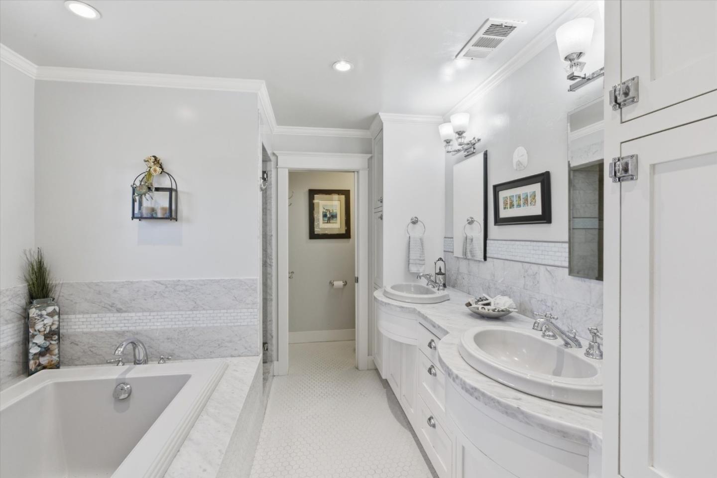 656 Palm Haven Avenue