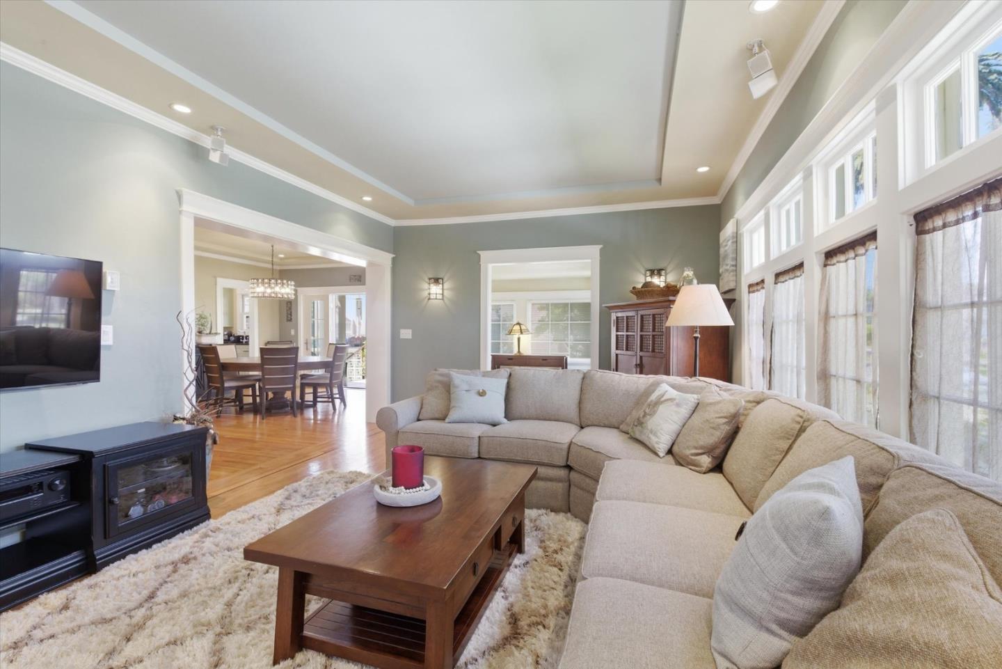 656 Palm Haven Avenue