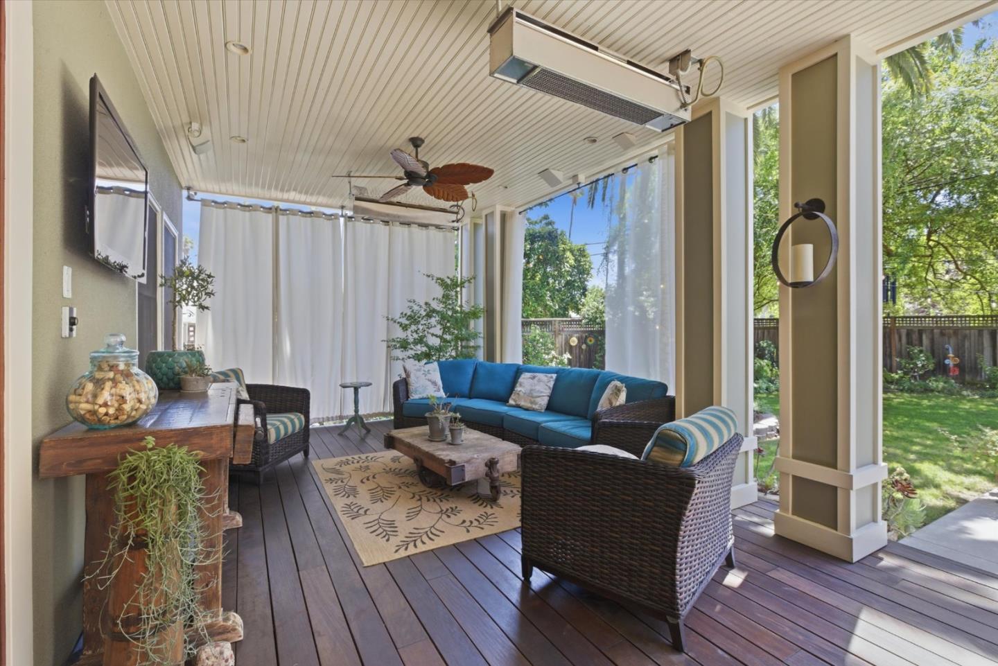 656 Palm Haven Avenue