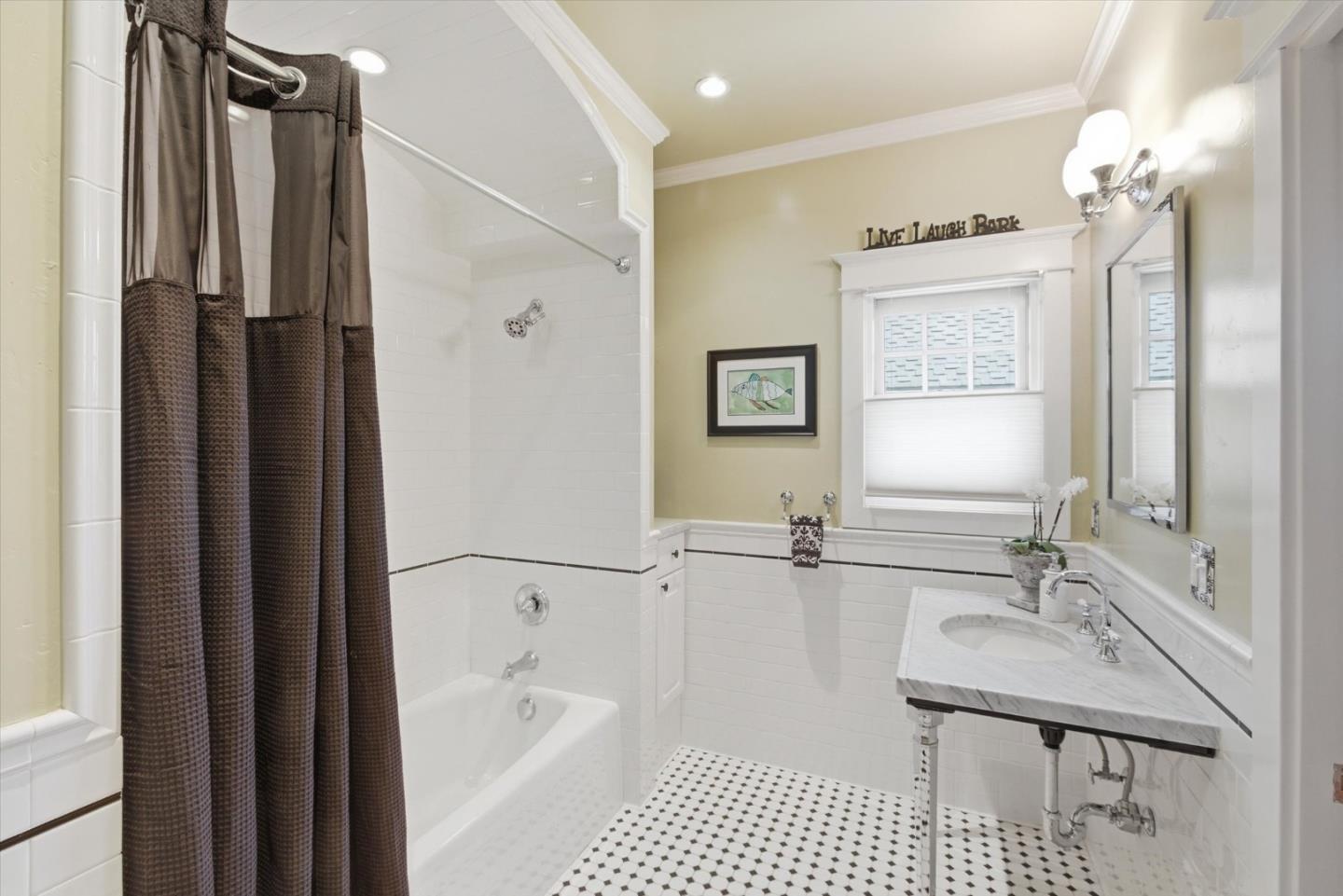 656 Palm Haven Avenue