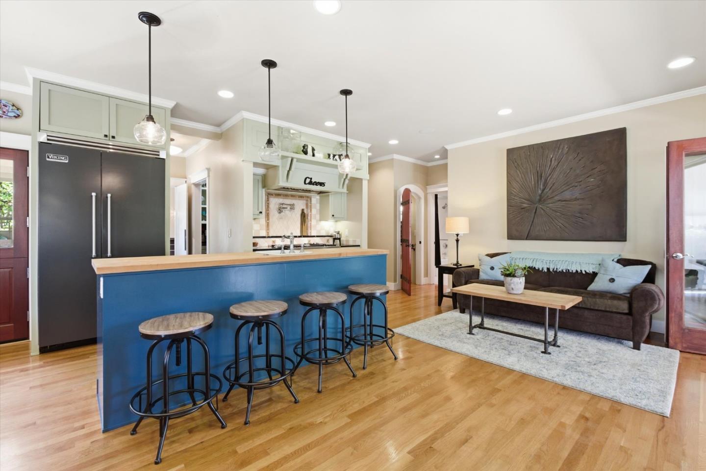 656 Palm Haven Avenue