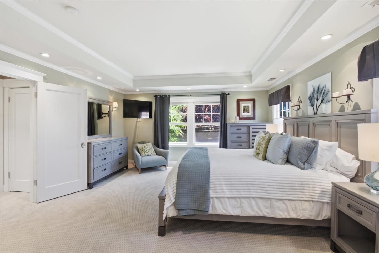 656 Palm Haven Avenue