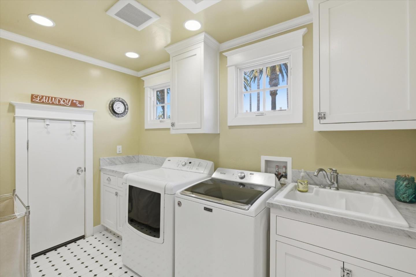 656 Palm Haven Avenue