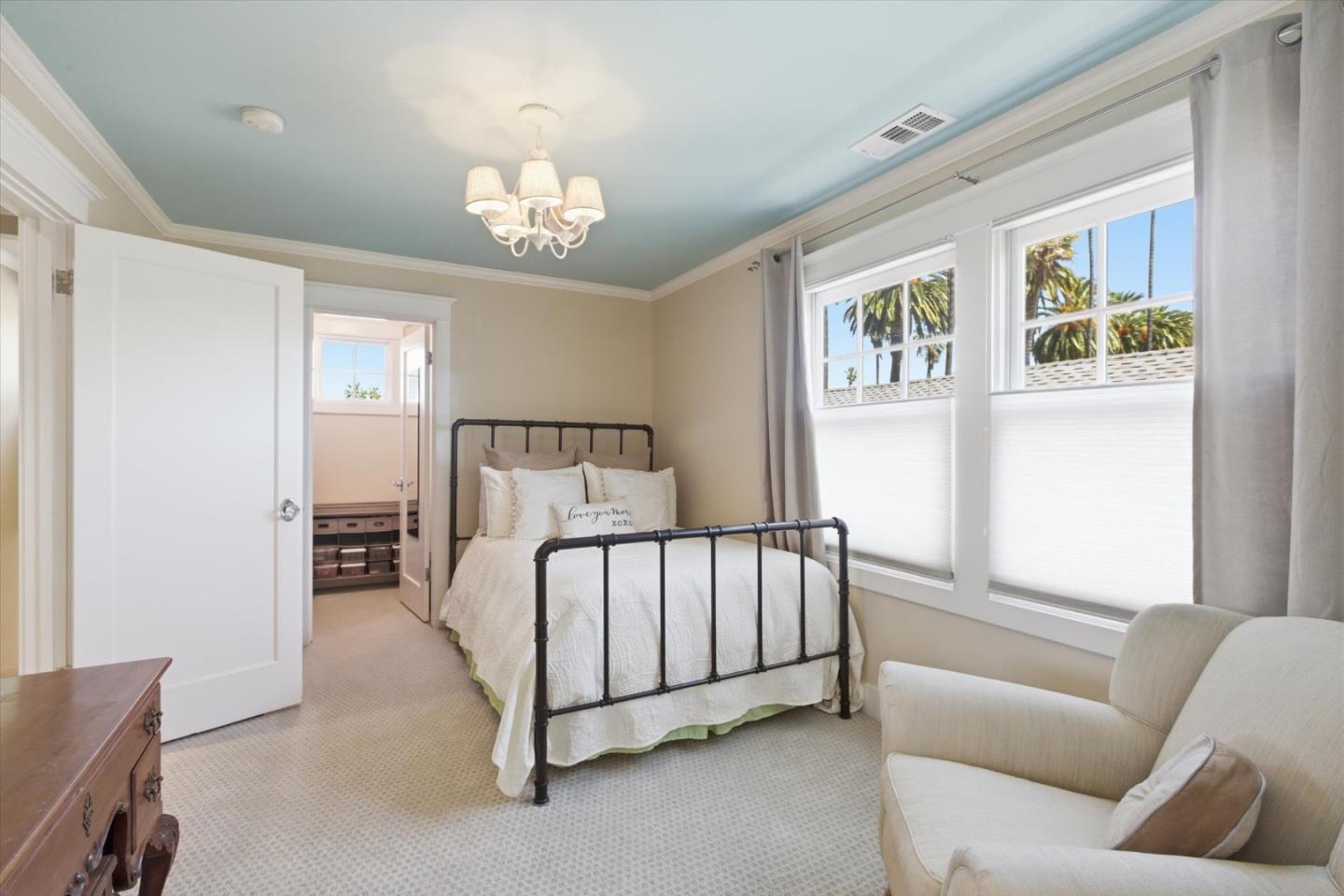 656 Palm Haven Avenue