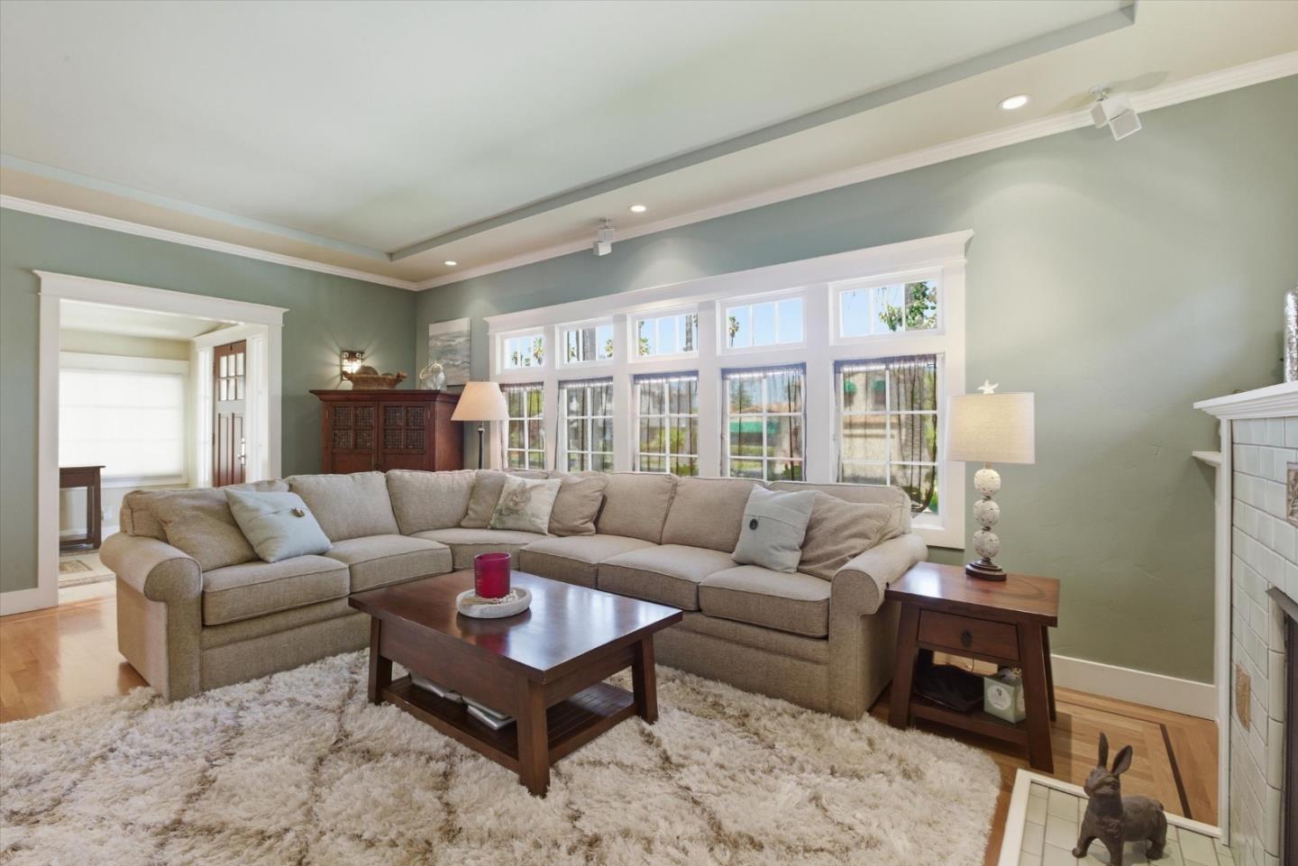 656 Palm Haven Avenue