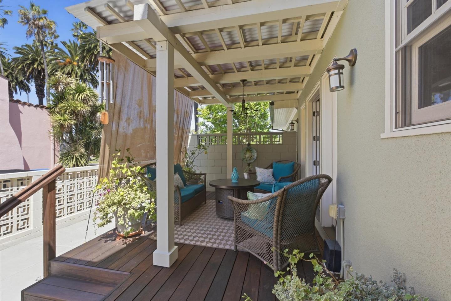 656 Palm Haven Avenue