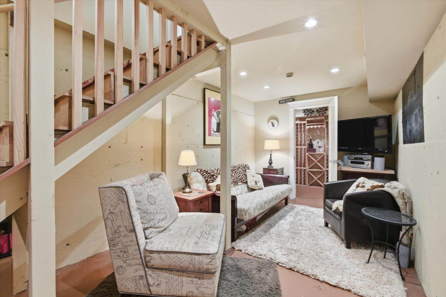 656 Palm Haven Avenue