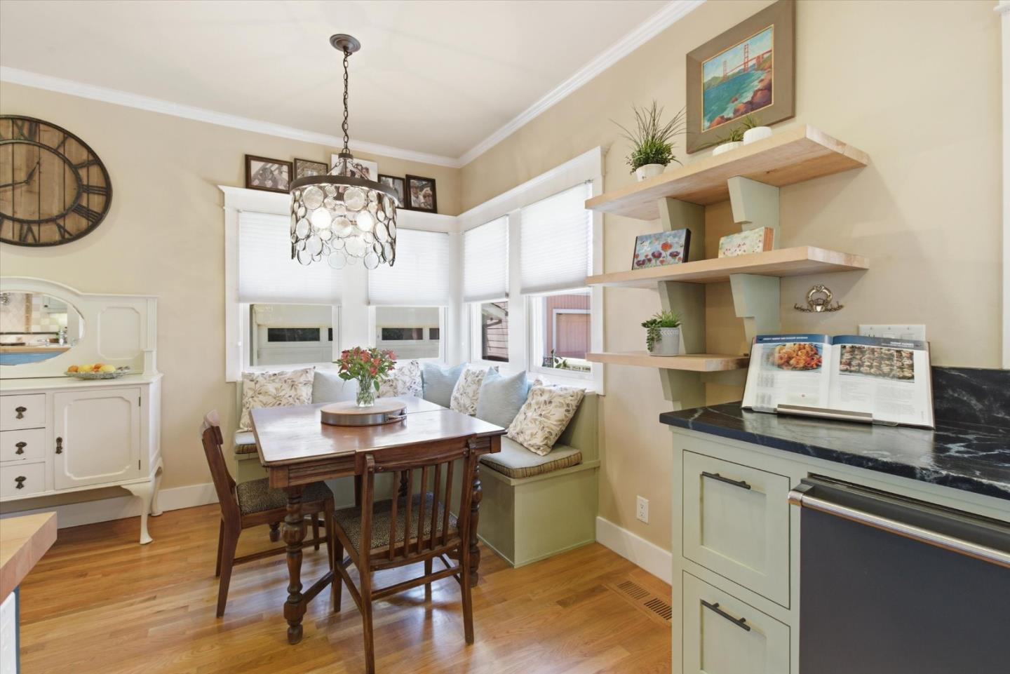 656 Palm Haven Avenue