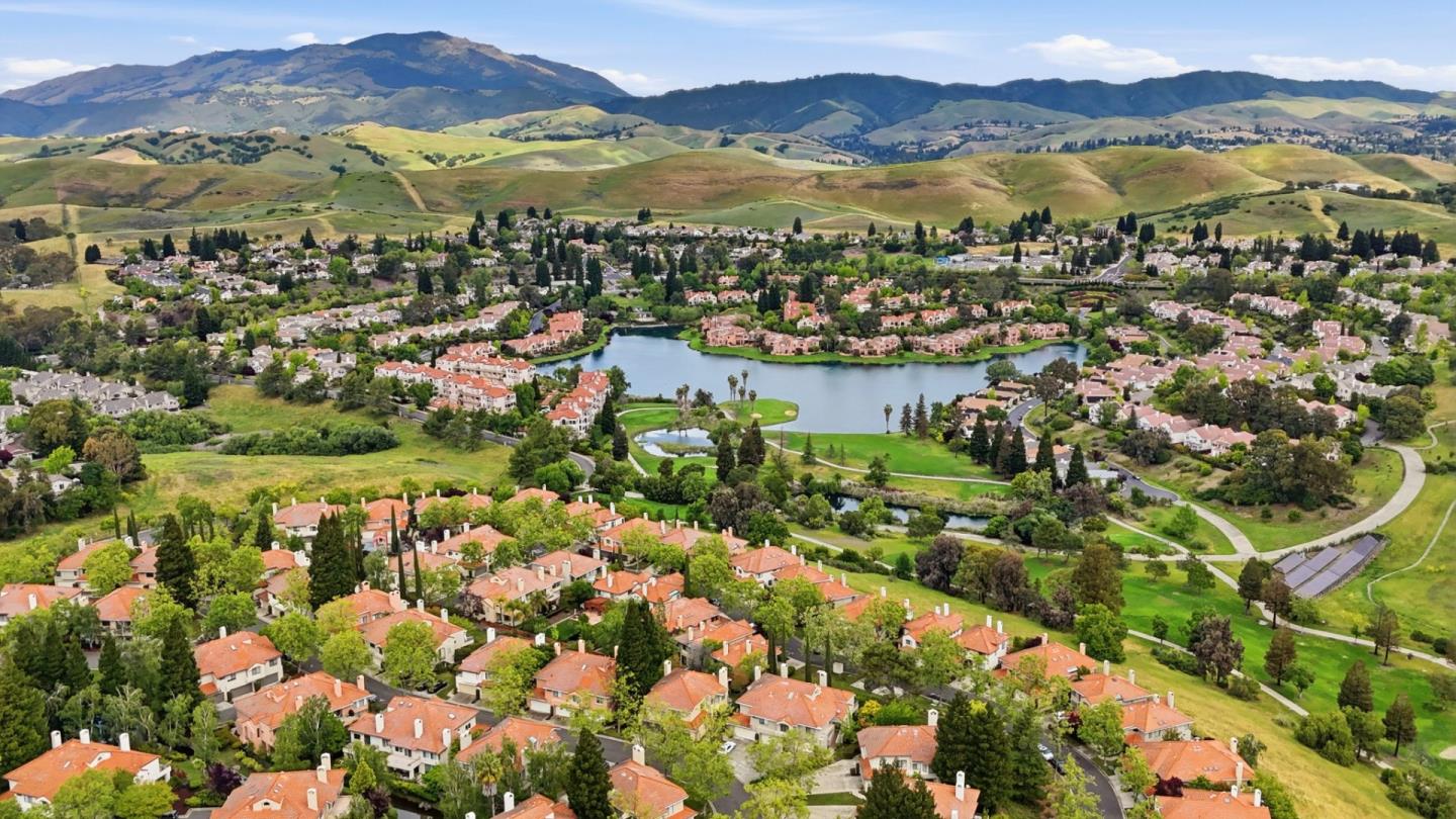 719 Lakemont Place 3