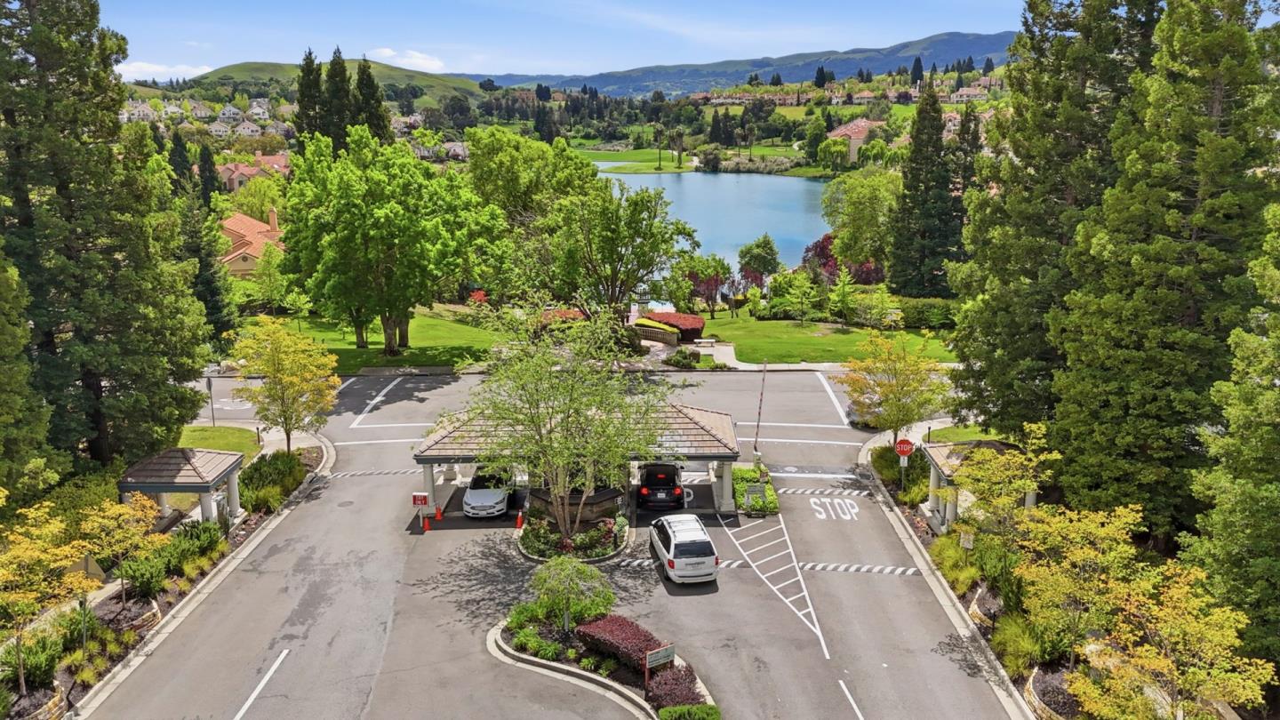 719 Lakemont Place 3