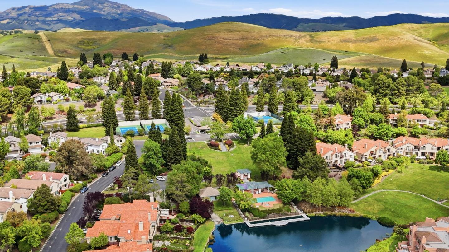 719 Lakemont Place 3