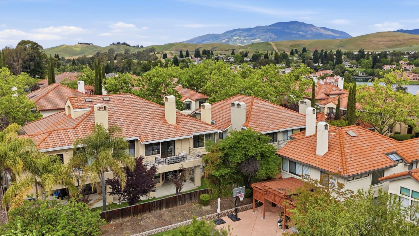 719 Lakemont Place 3