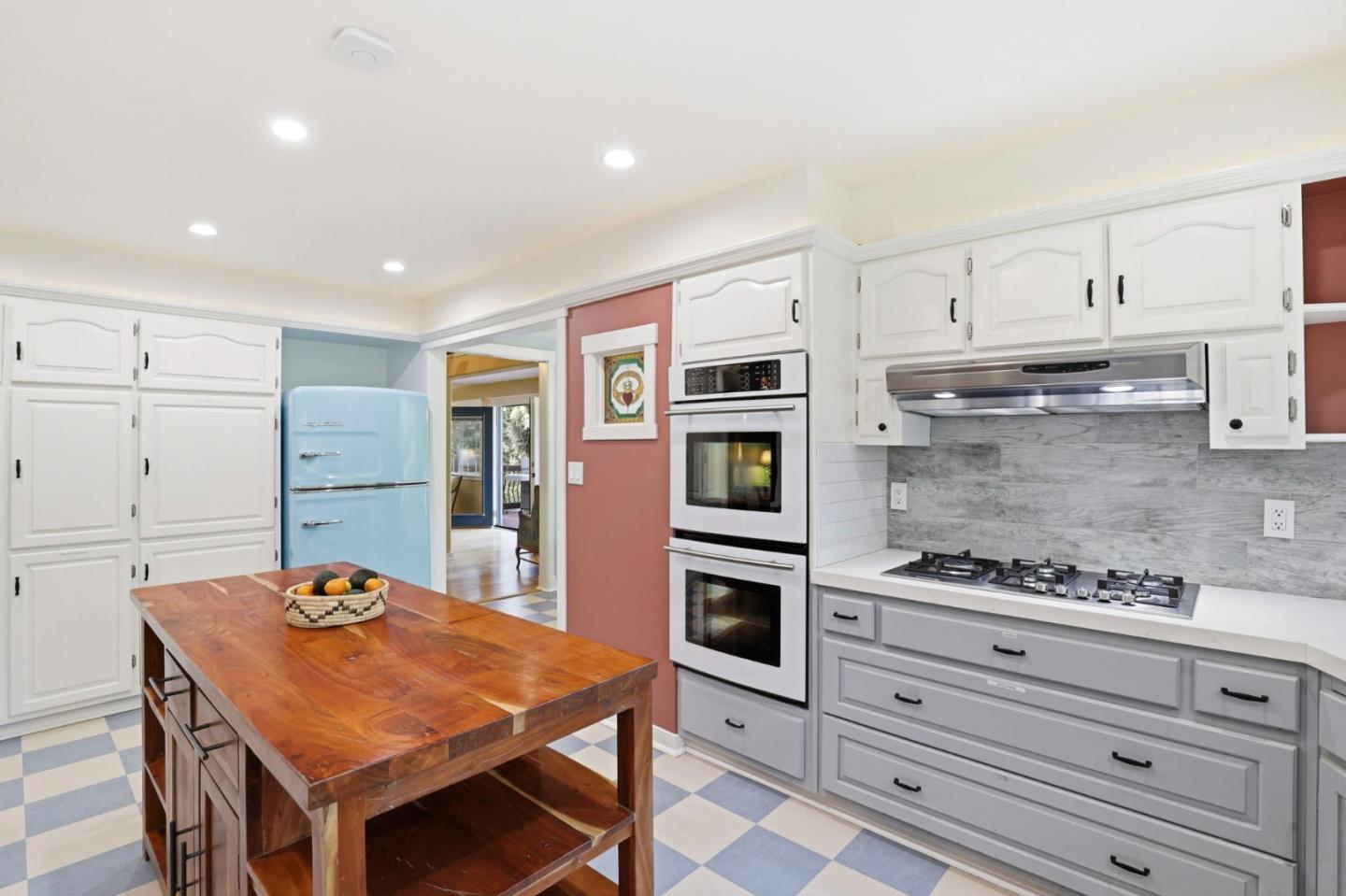 430 SAINT FRANCIS Drive