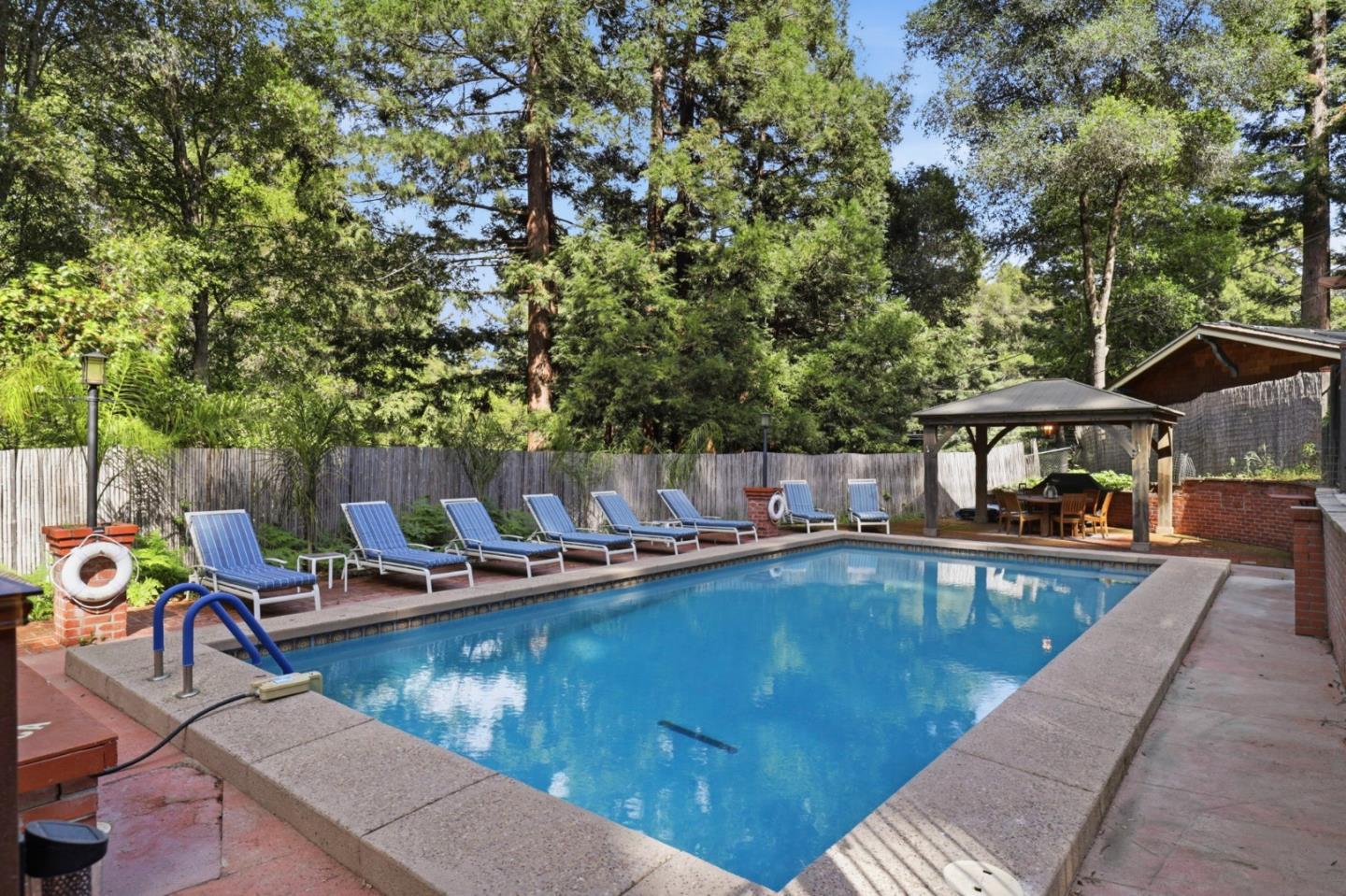 430 SAINT FRANCIS Drive