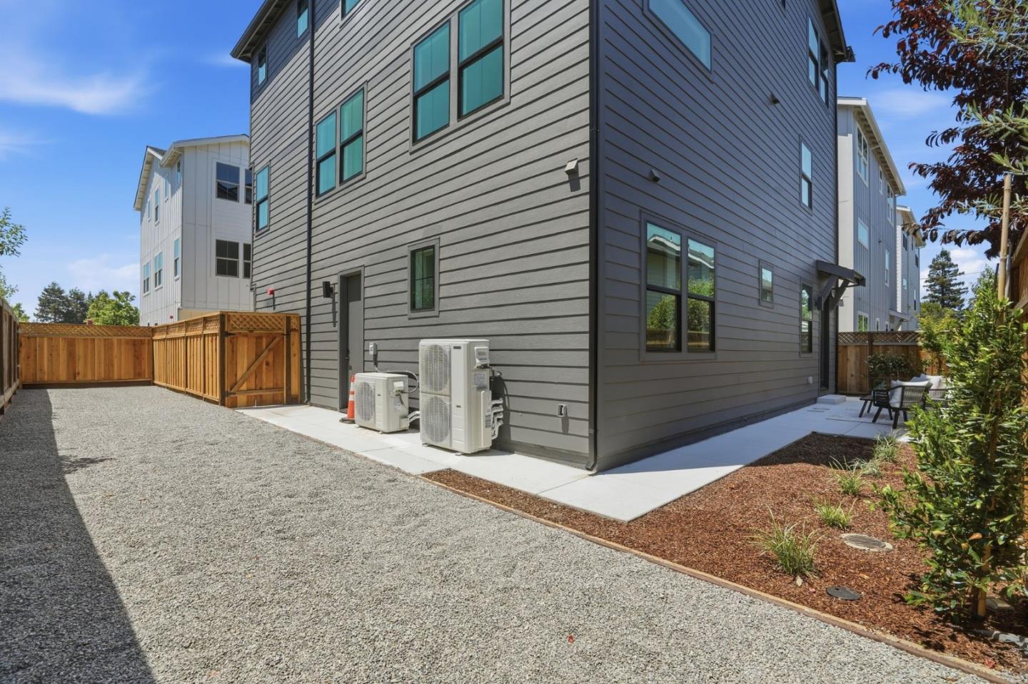 122 Sunnyside Court