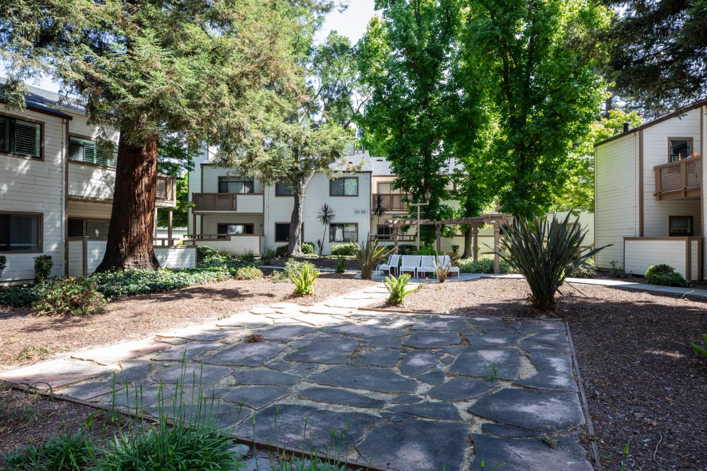 1554 Meadow Ridge Circle