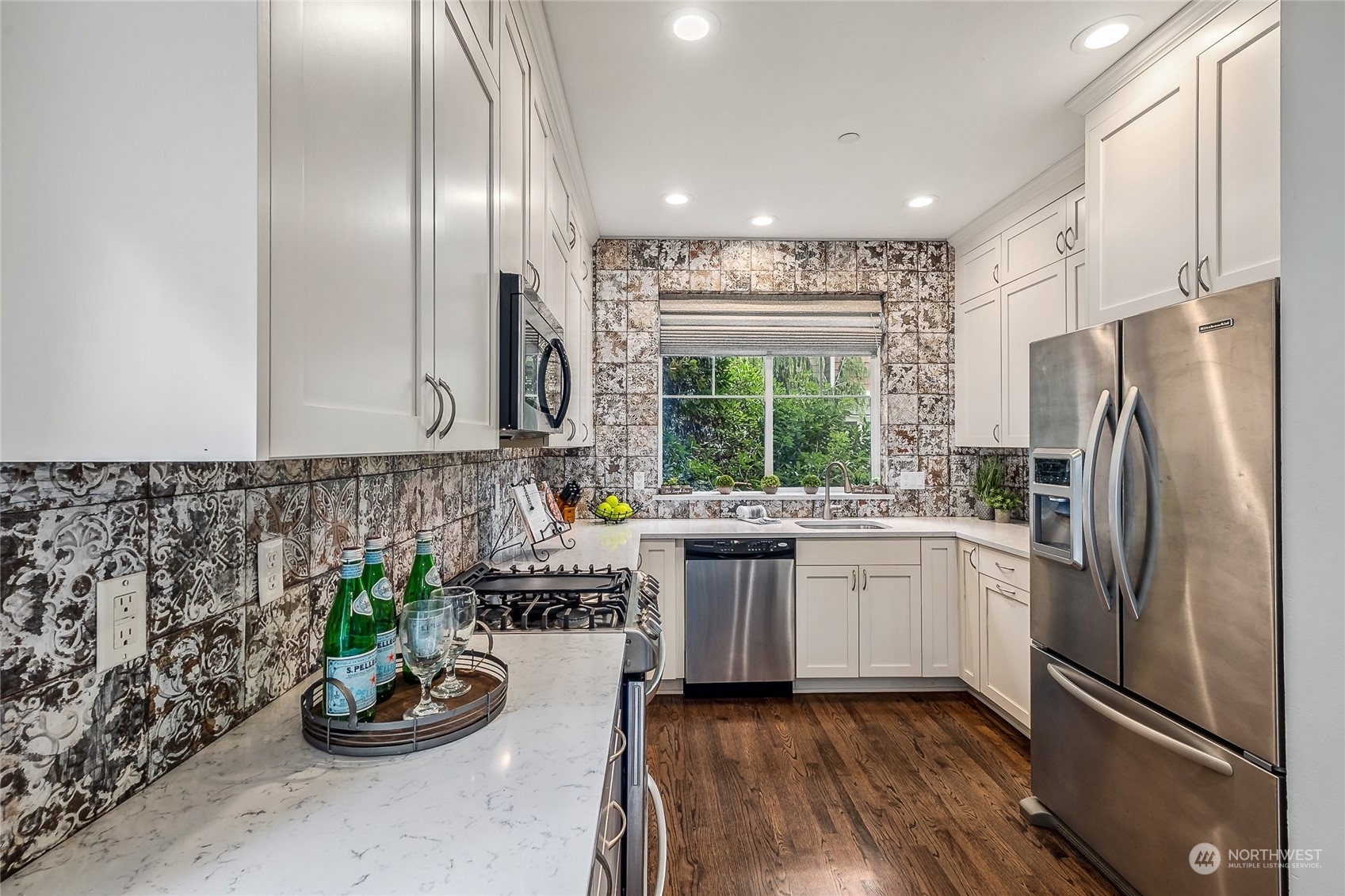101 Sunset Court NW