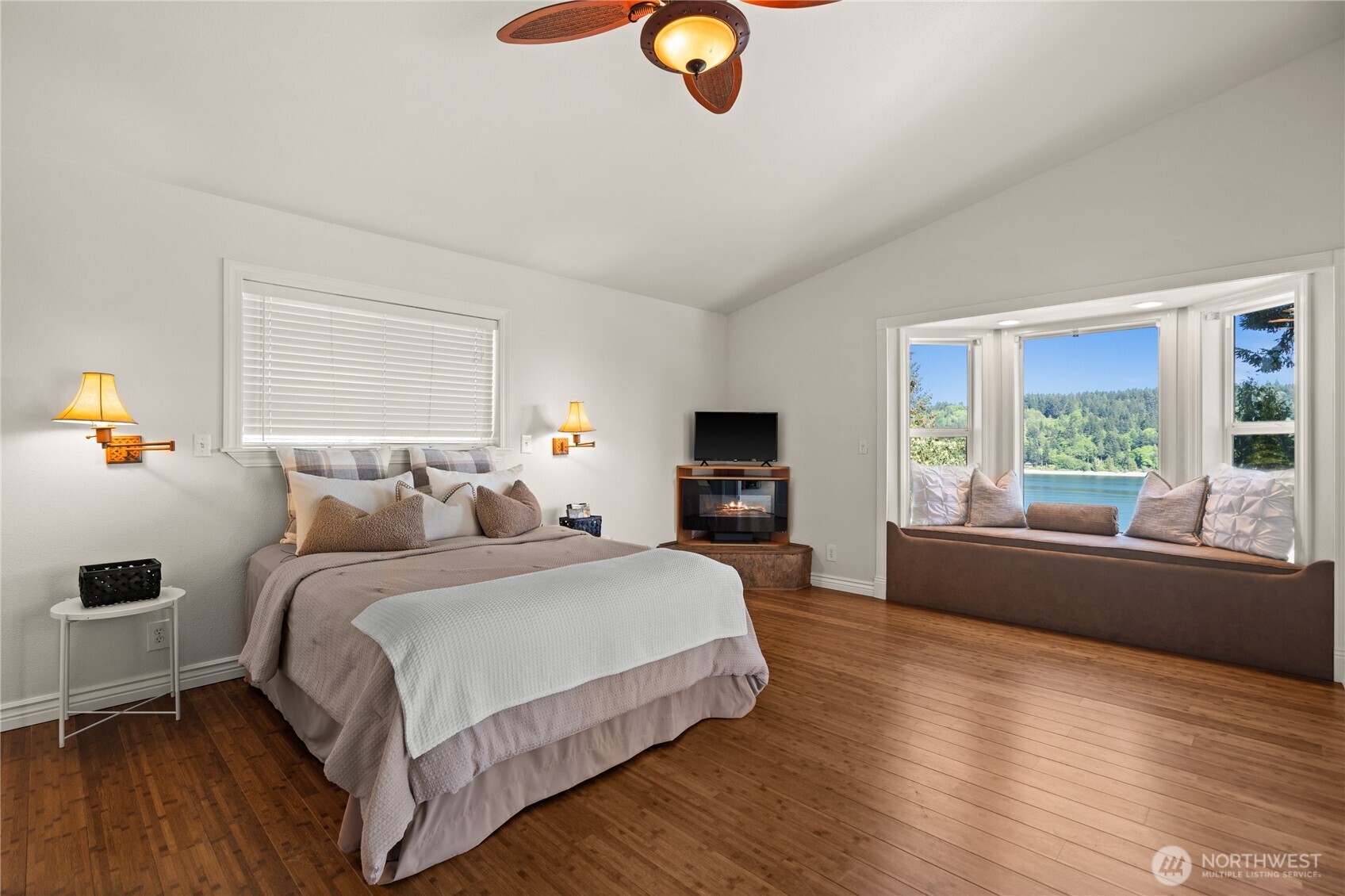 7295 Navajo Trail NE