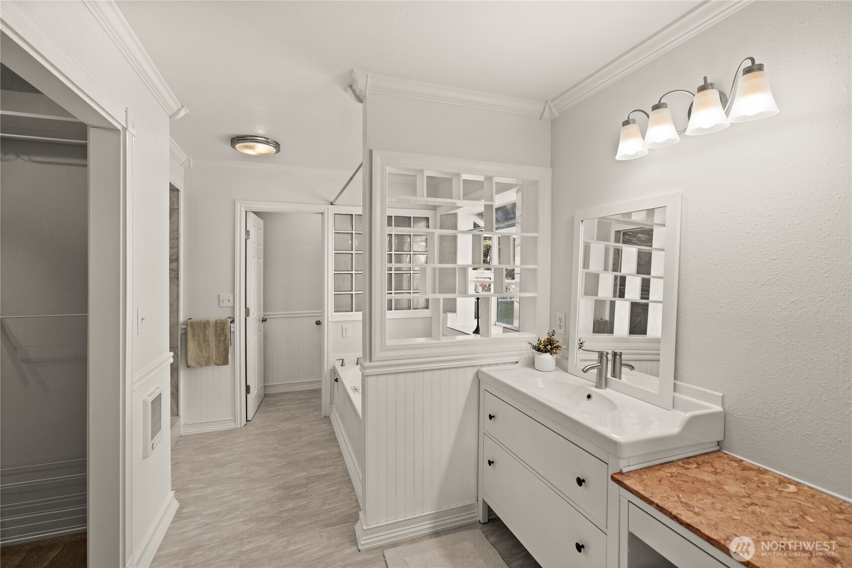 7295 Navajo Trail NE