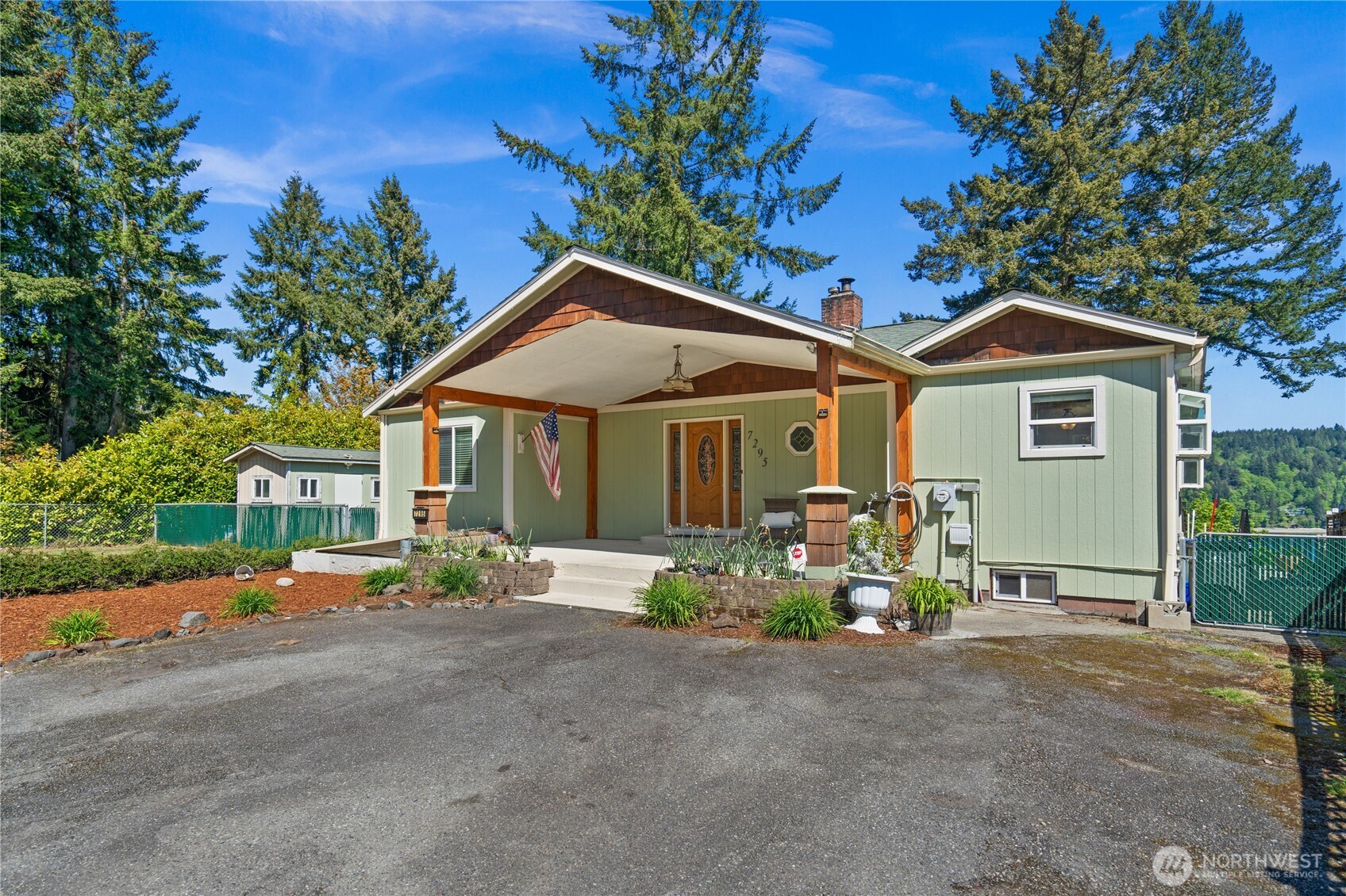 7295 Navajo Trail NE